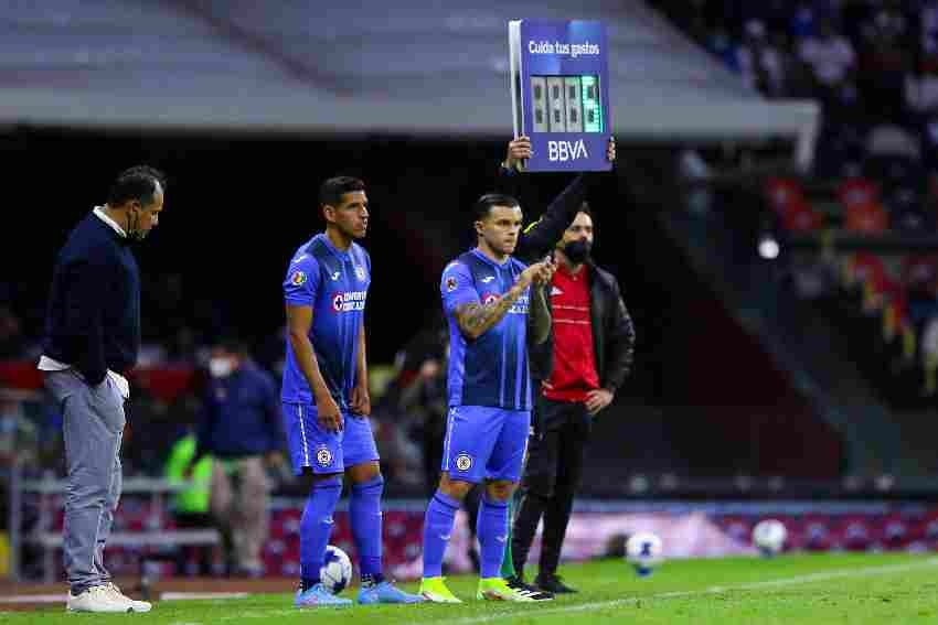 Tabó en su debut con Cruz Azul 