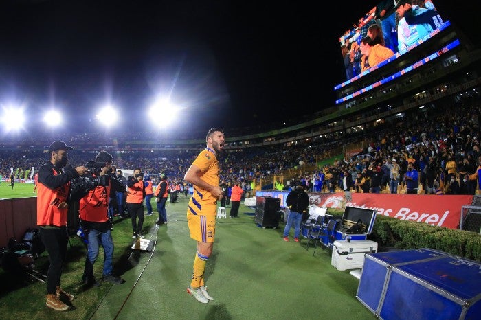 André-Pierre Gignac celebrando una anotación