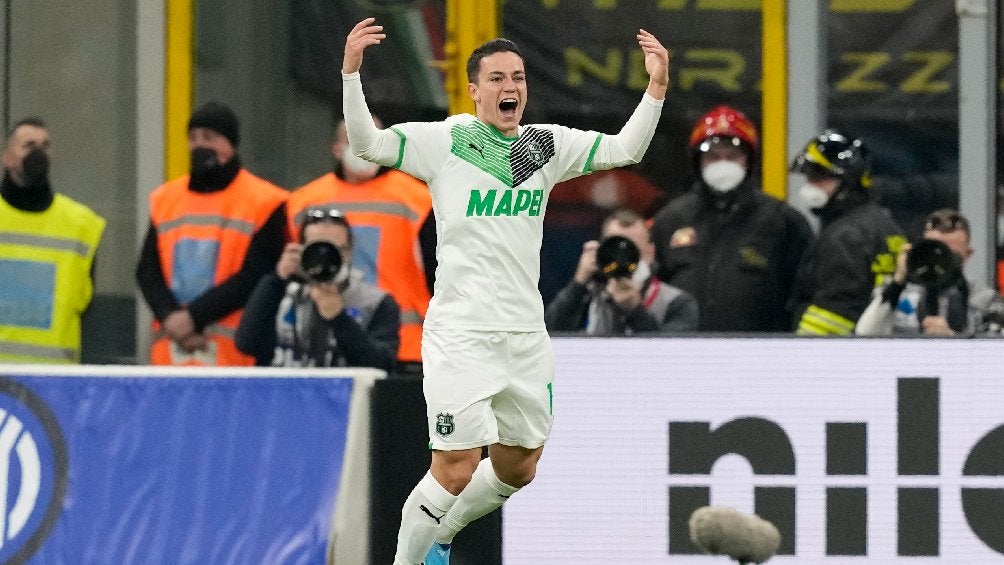 Giacomo Raspadori celebrando gol con Sassuolo ante el inter de Milán