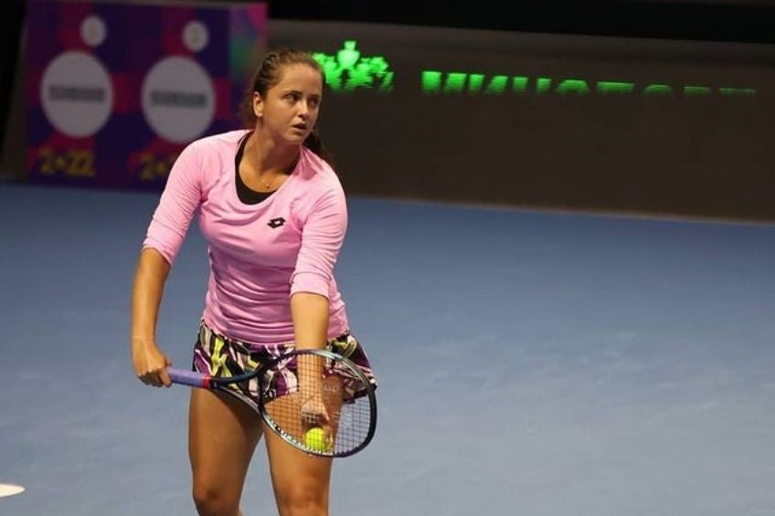 Viktoria Kuzmova en un partido de tenis