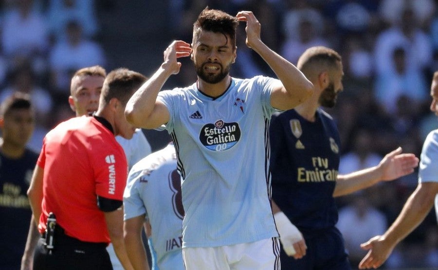 El defensa mexicano en partido ante el Real Madrid