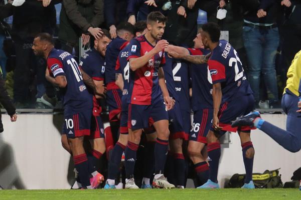 Jugadores del Cagliari en festejo