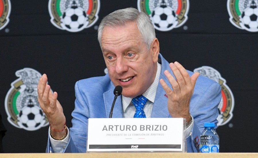 Arturo Brizio en conferencia de prensa