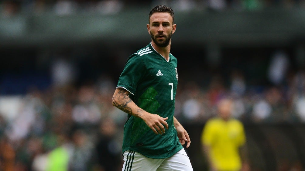 Miguel Layún jugando partido con la Selección Mexicana