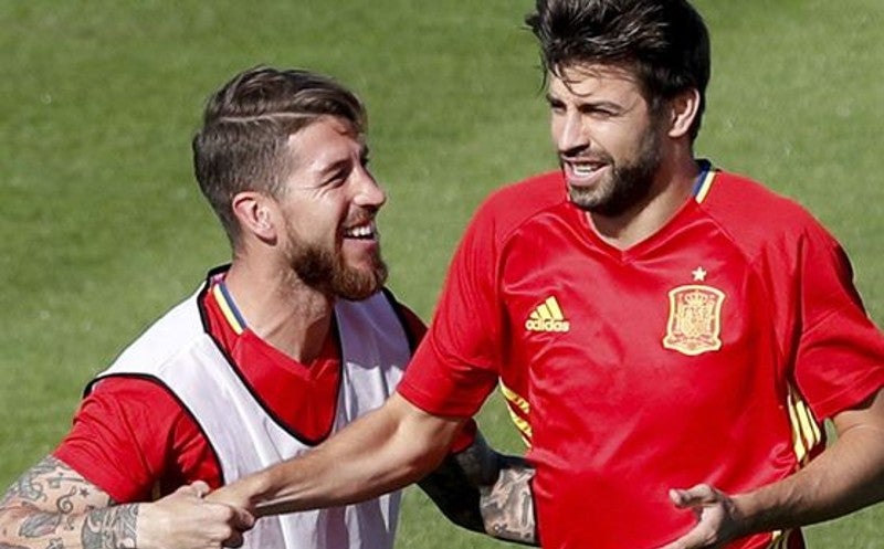 Piqué y Ramos con la selección de España