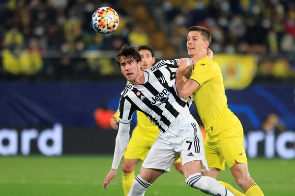 Dusan Vlahovic en acción con Juventus