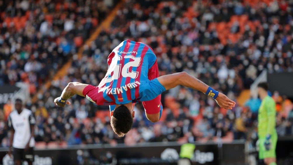 Aubameyang festejando un gol con el Barcelona