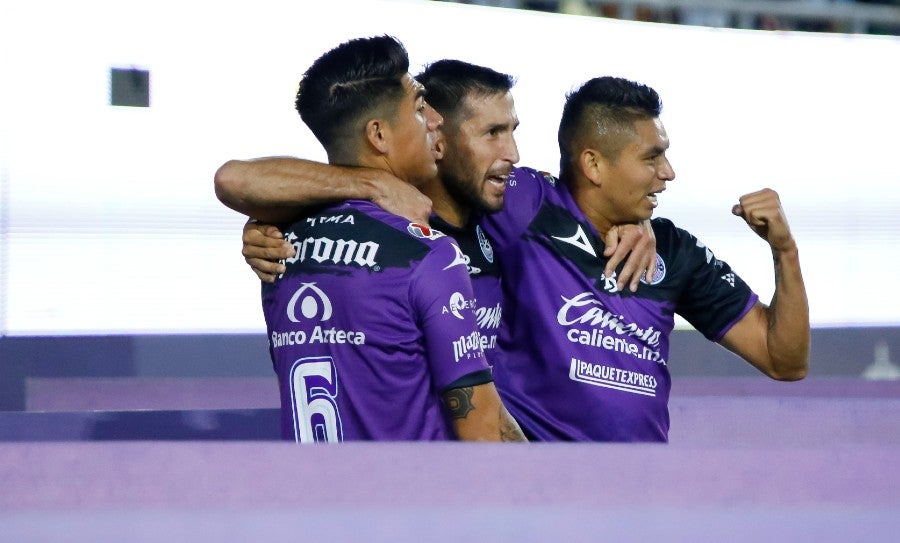 Jugadores de Mazatlán FC celebran gol