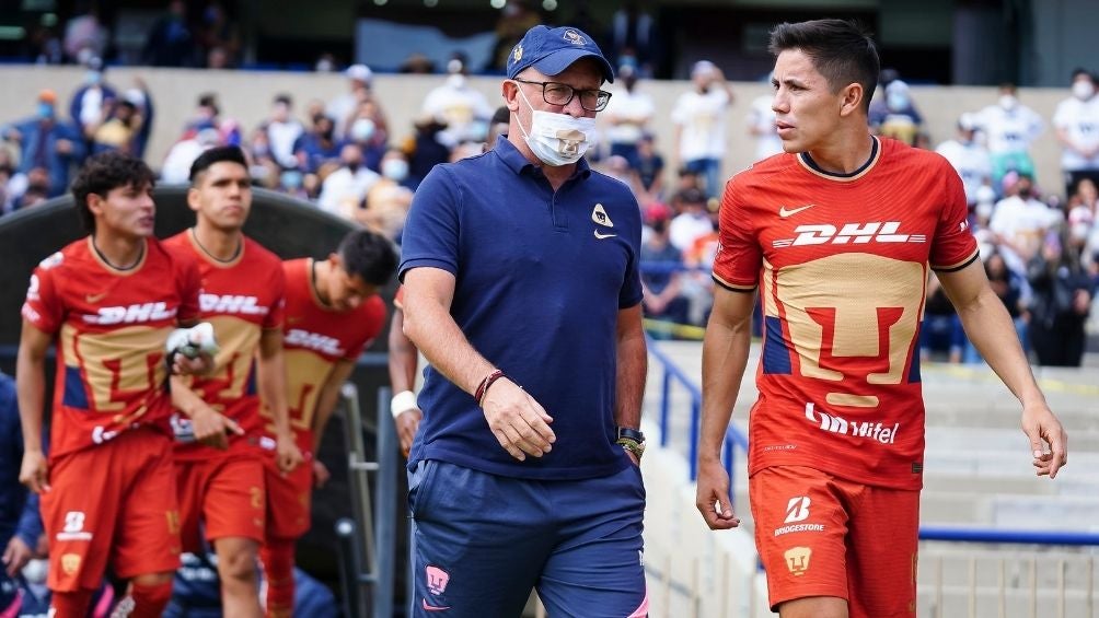 Velarde y Lillini en un partido de Pumas