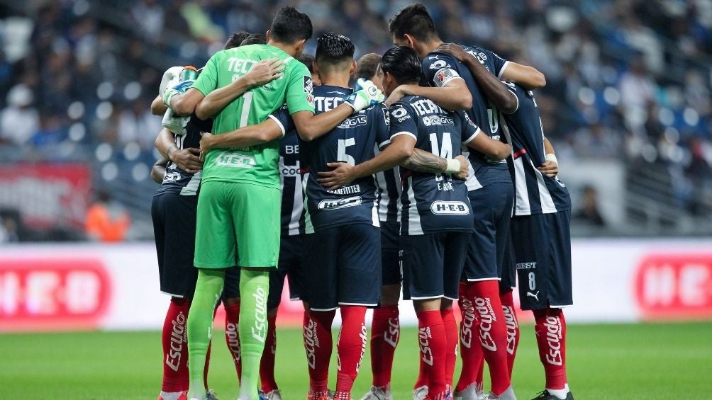 Jugadores de Rayados en un partido