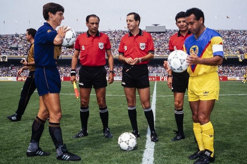 Miguel España durante la final contra América