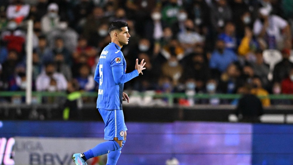 Luis Abram durante un partido con Cruz Azul