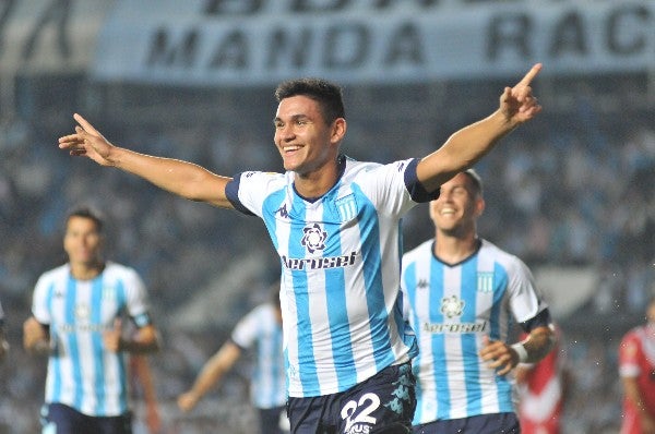 Carlos Alcaraz celebra anotación para el Racing vs Argentinos Jrs