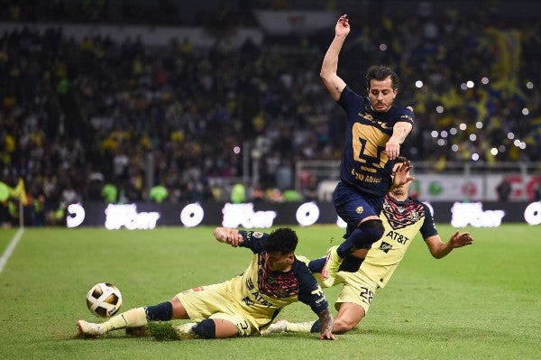 Alan Mozo en acción frente al América en la Vuelta de los Cuartos de Final del Ap21 