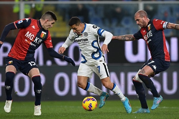 Johan Vásquez frente al Inter