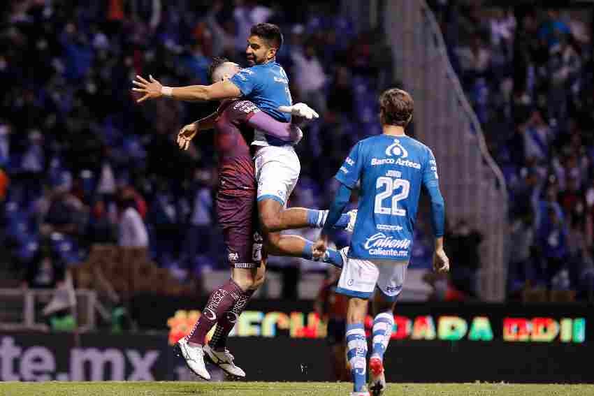 Antony Silva celebrando su penalti atajado 