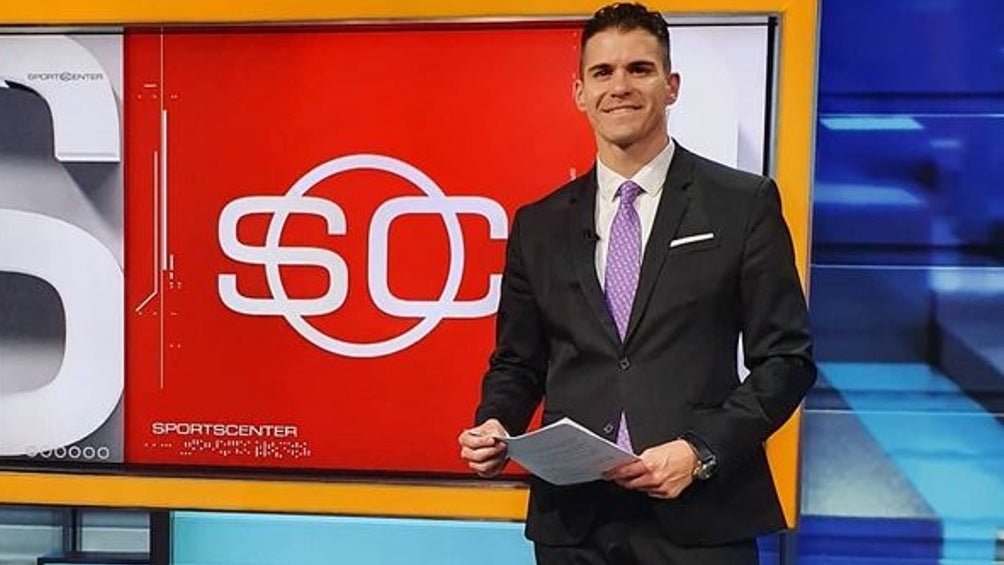 Sergio Dipp conduciendo programa de SportsCenter en ESPN