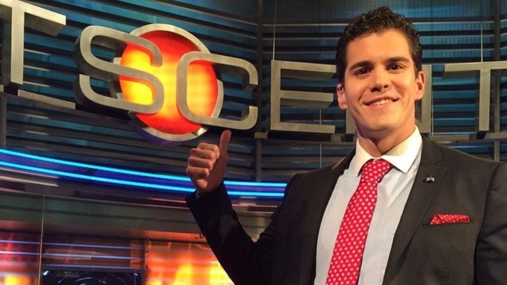 Sergio Dipp conduciendo programa de SportsCenter en ESPN