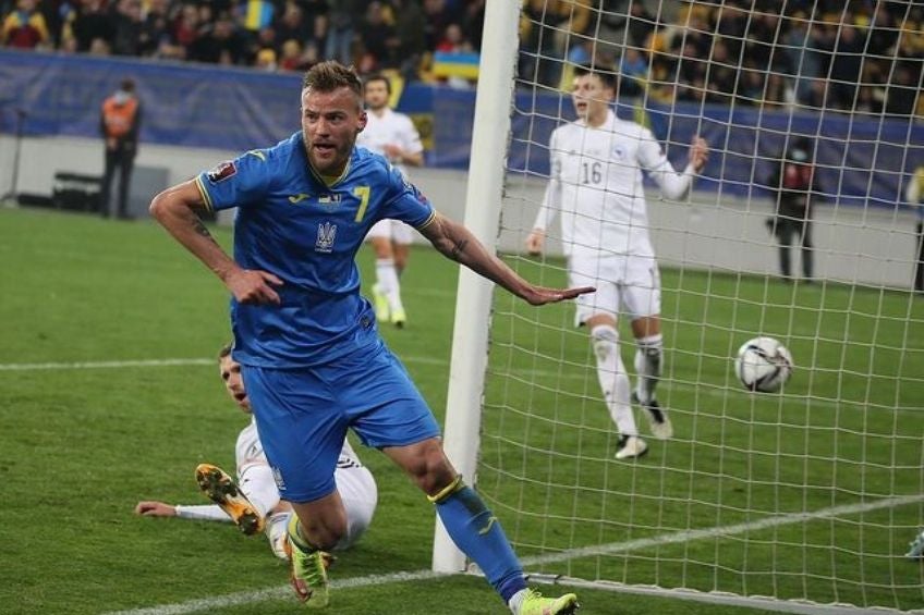 Yarmolenko tras anotar un gol con Ucrania