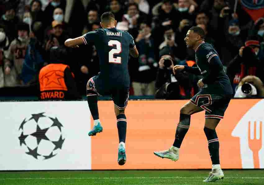 Achraf celebrando un gol con Mbappé 