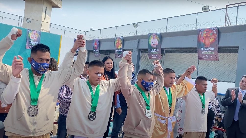 Reclusos participando en el torneo estatal de boxeo penitenciario