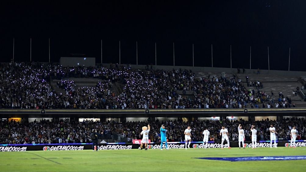 Jugadores de Pumas durante un partido 