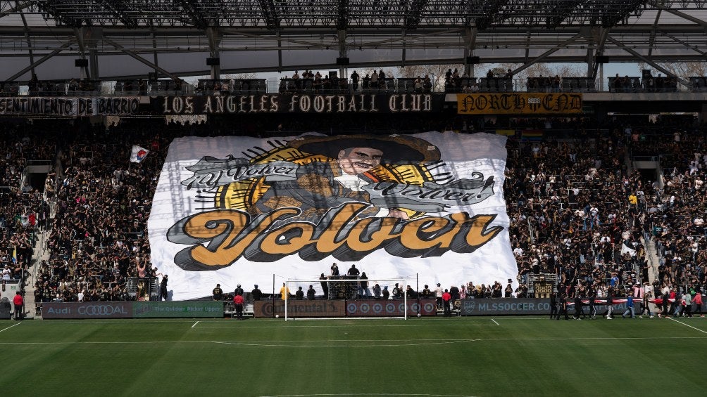 LAFC rindió homenaje a Vicente Fernández con tifo en regreso de la MLS