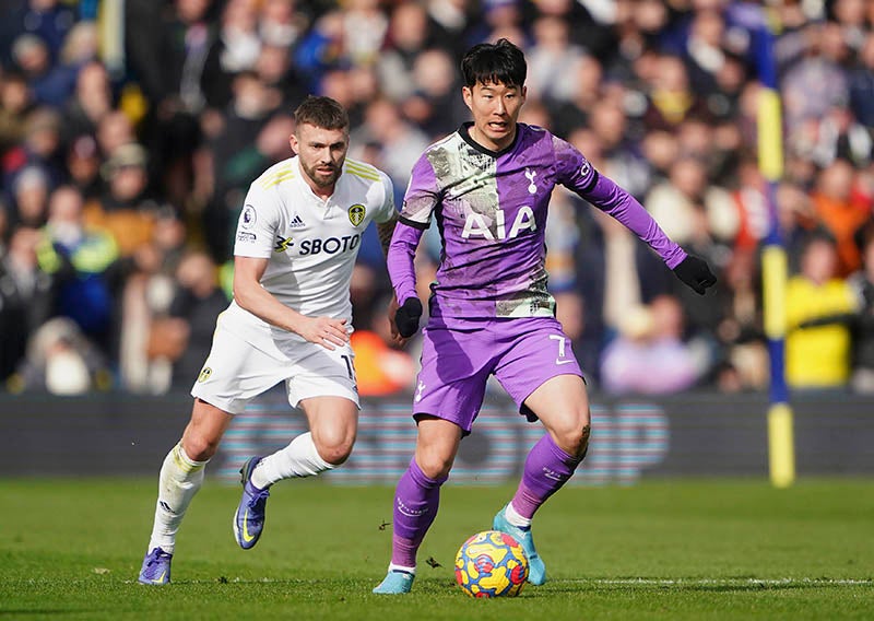 Son durante el duelo ante Leeds United 