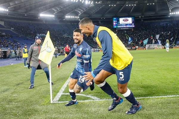 Insigne en festejo con Napoli