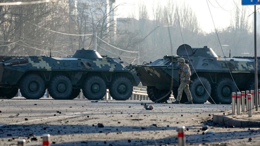 Vehículos blindados ucranianos en Kiev