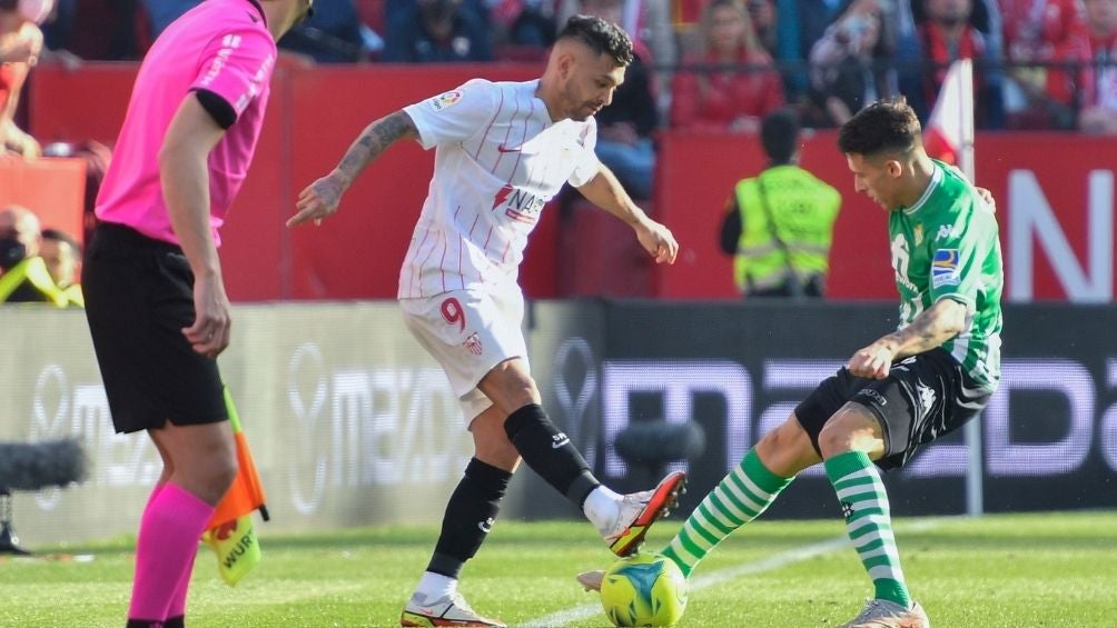 Tecatito Corona con el Sevilla