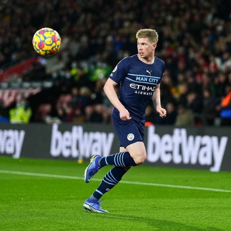 De Bruyne en partido con el City