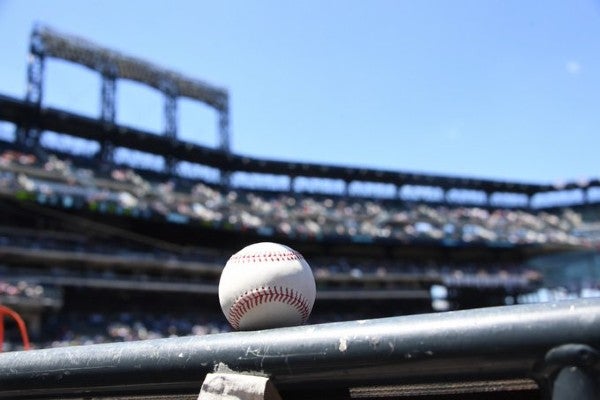 Pelota de beisbol en el Estadio de los Mets