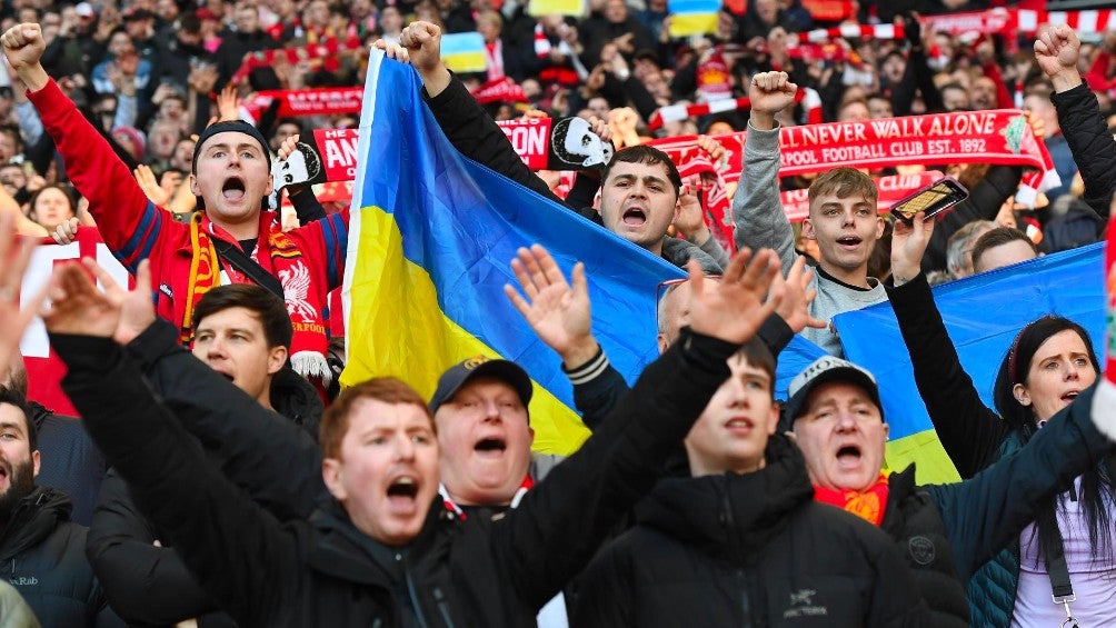 Aficionados del Liverpool dedicaron 'You'll Never Walk Alone' a Ucrania