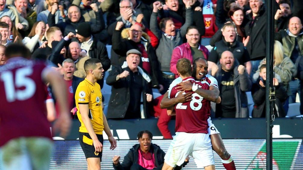 Jugadores del West Ham celebrando gol ante el Wolverhampton