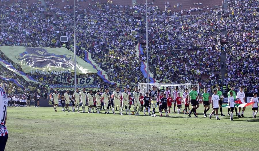 Afición del América en el Coliseo de Los Ángeles