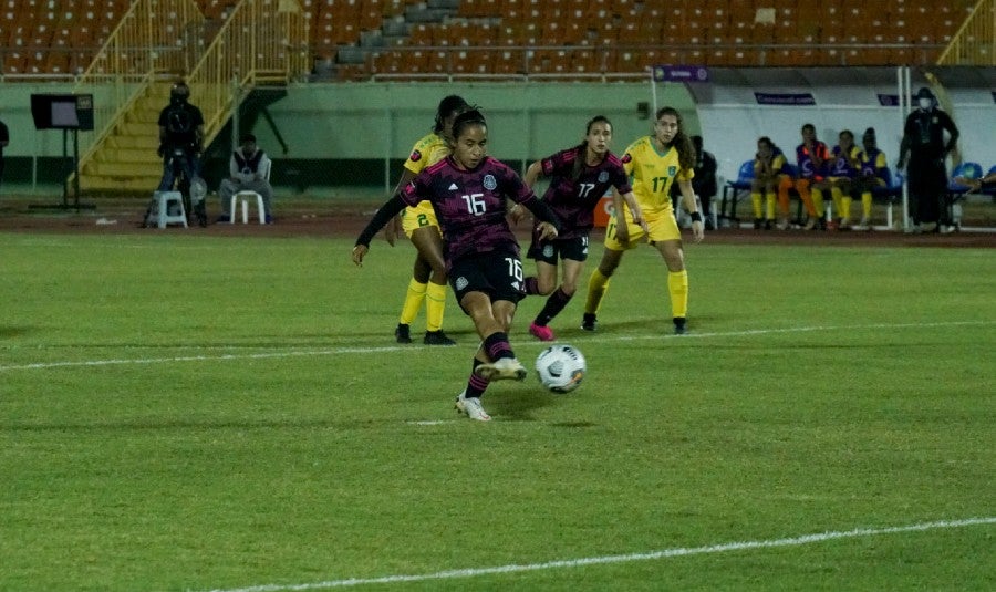 Paola Chavero abrió el marcador desde el manchón de penalti