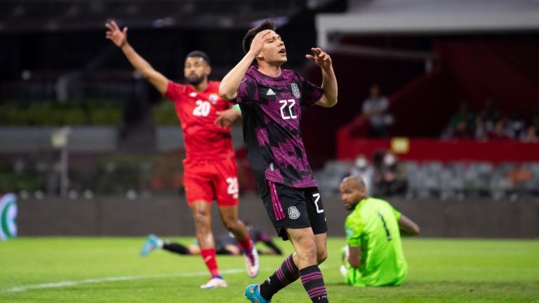 Chucky Lozano durante un partido con México