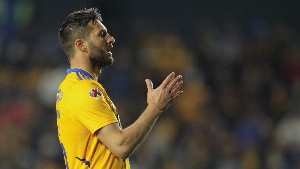 André-Pierre Gignac durante un partido con Tigres