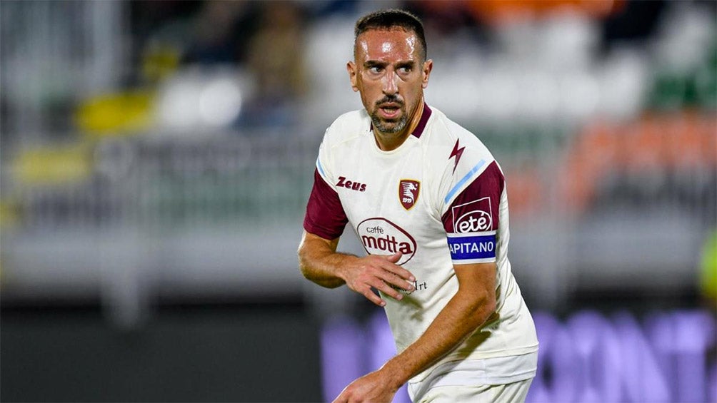 Frank Ribéry en un partido con Salernitana