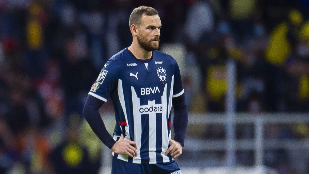 Vincent Janssen jugando partido con Monterrey en la Liga MX