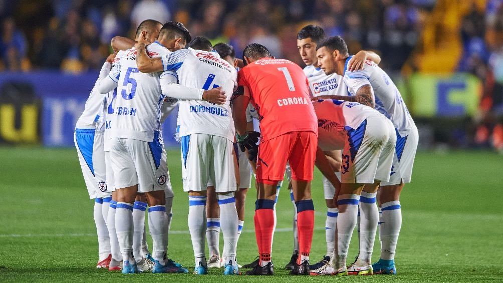 Equipo de Cruz Azul previo al partido ante Tigres en la Liga MX