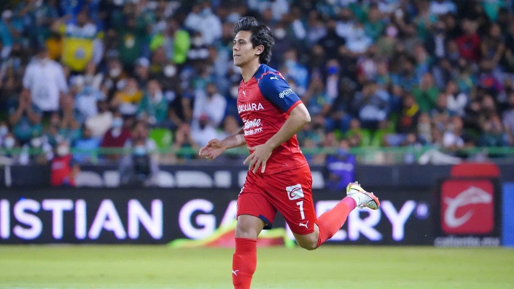 JJ Macías durante un partido con Chivas