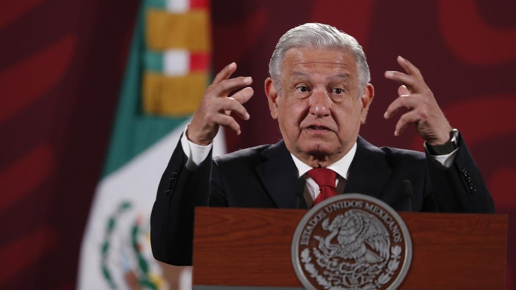 AMLO durante conferencia de prensa en Palacio Nacional 