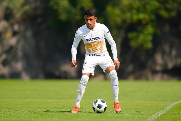 Oliver Pérez en acción con Pumas Sub 20