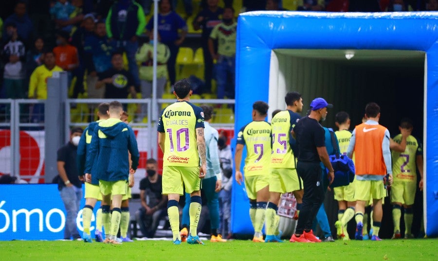 Jugadores del América tras el empate ante Gallos Blancos