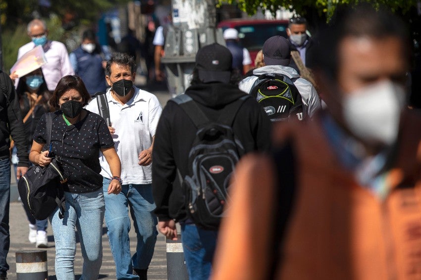 Personas de la CDMX caminando