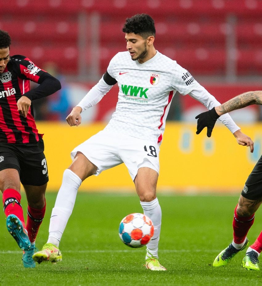 Pepi debutando con el Augsburg de Alemania 