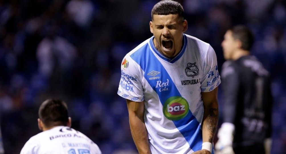 Maximiliano Araújo festejando un gol