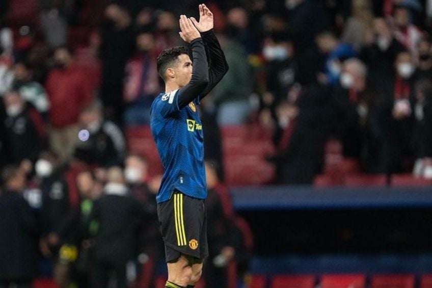 Cristiano Ronaldo agradeciendo a los fanáticos